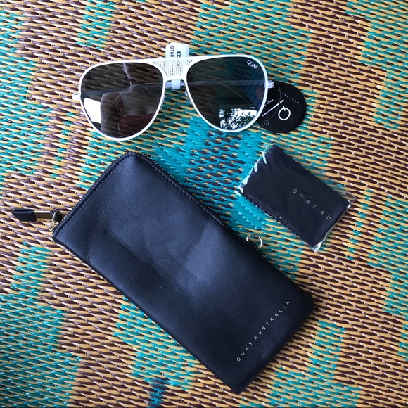 KYLIE JENNER WHITE/SILVER "ICONIC" AVIATORS - Picture 8 of 8